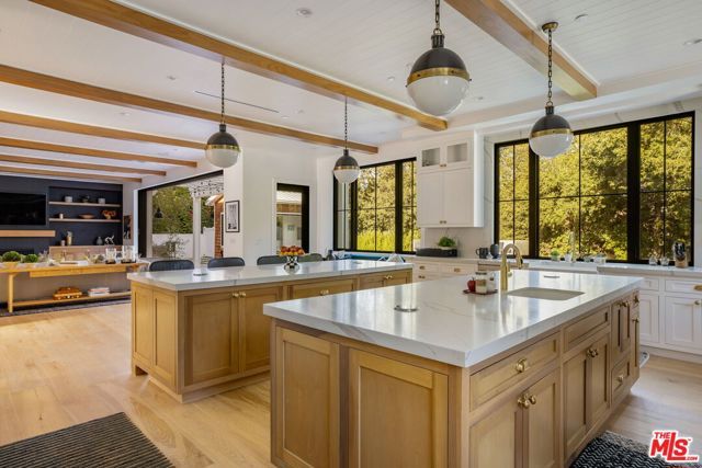 16101 Royal Mount Drive, Encino (los Angeles), CA 91436