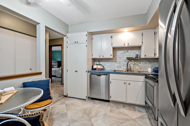 12600 Parkwood Drive 316, Burnsville, MN 55337