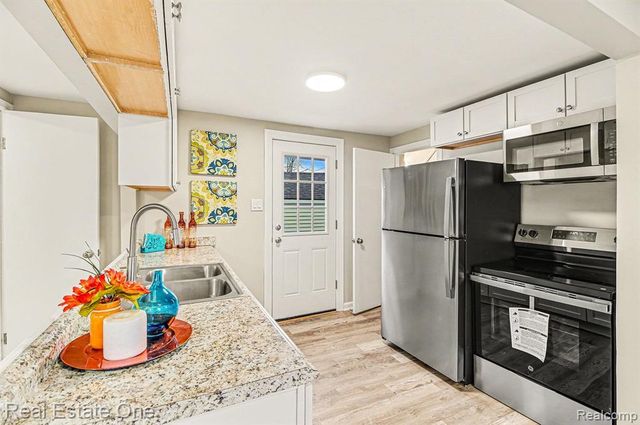 12479 Sidonie Avenue, Warren, MI 48089