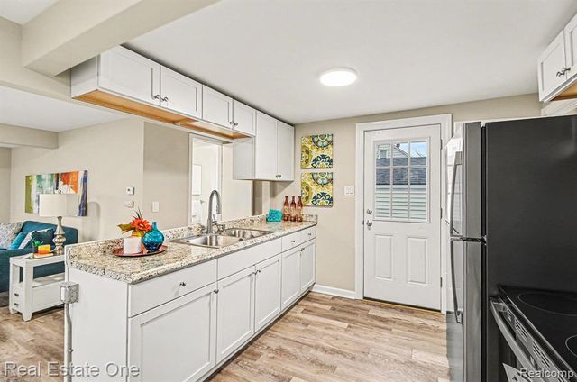 12479 Sidonie Avenue, Warren, MI 48089