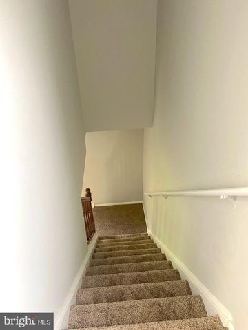 9 WELLINGTON DR, Newark, DE 19702