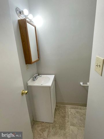 9 WELLINGTON DR, Newark, DE 19702