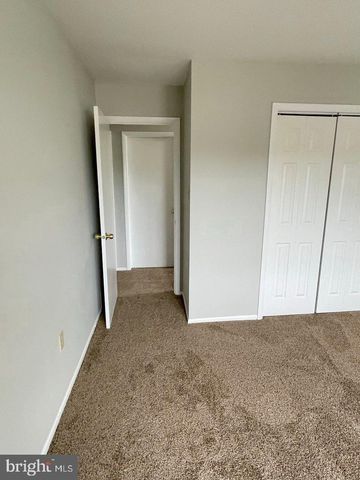 9 WELLINGTON DR, Newark, DE 19702