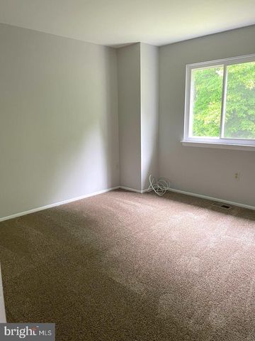 9 WELLINGTON DR, Newark, DE 19702