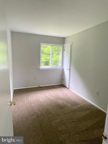 9 WELLINGTON DR, Newark, DE 19702