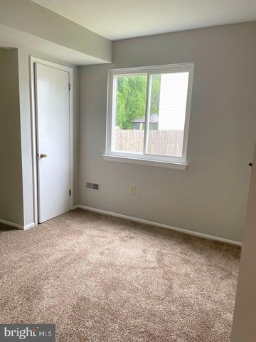 9 WELLINGTON DR, Newark, DE 19702