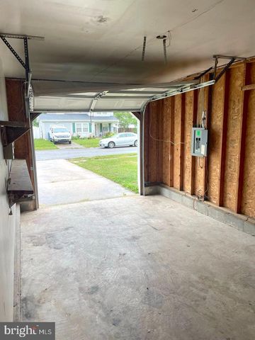 9 WELLINGTON DR, Newark, DE 19702