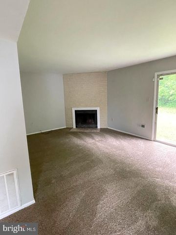 9 WELLINGTON DR, Newark, DE 19702