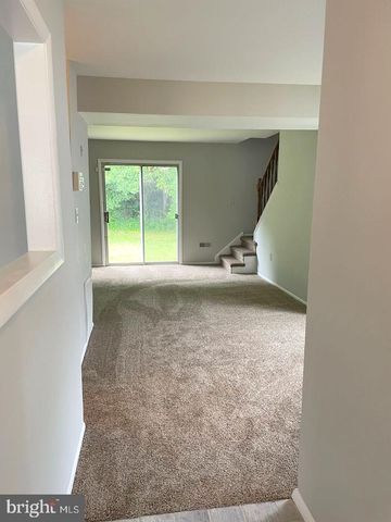9 WELLINGTON DR, Newark, DE 19702