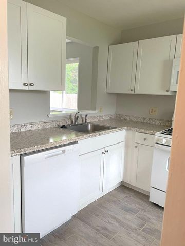 9 WELLINGTON DR, Newark, DE 19702