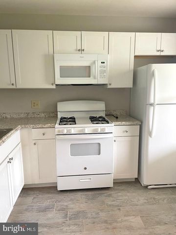9 WELLINGTON DR, Newark, DE 19702