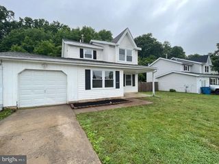 9 WELLINGTON DR, Newark, DE 19702