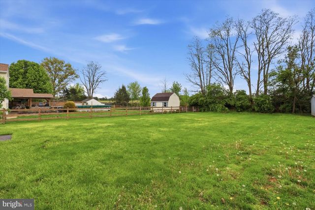 107 N LINE RD, Stevens, PA 17578