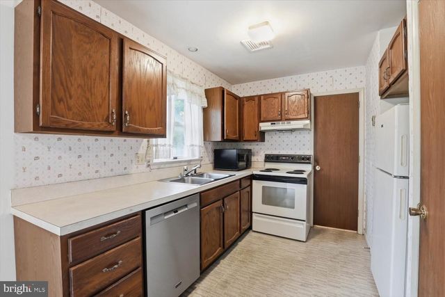 107 N LINE RD, Stevens, PA 17578
