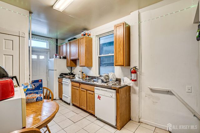 93 Easton Avenue, New Brunswick, NJ 08901