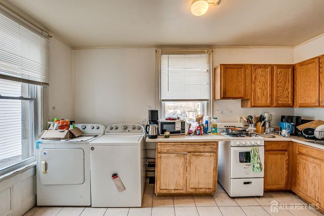 93 Easton Avenue, New Brunswick, NJ 08901