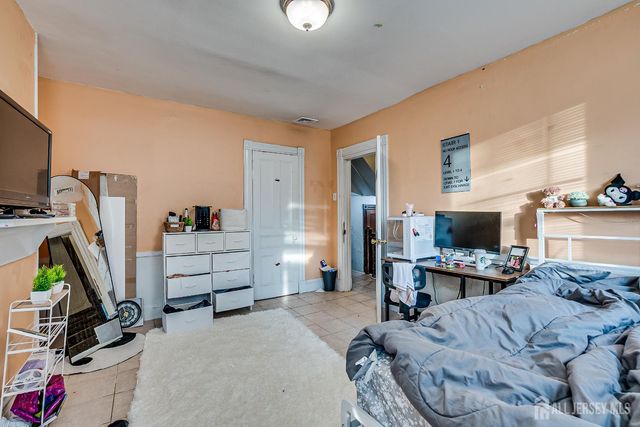 93 Easton Avenue, New Brunswick, NJ 08901