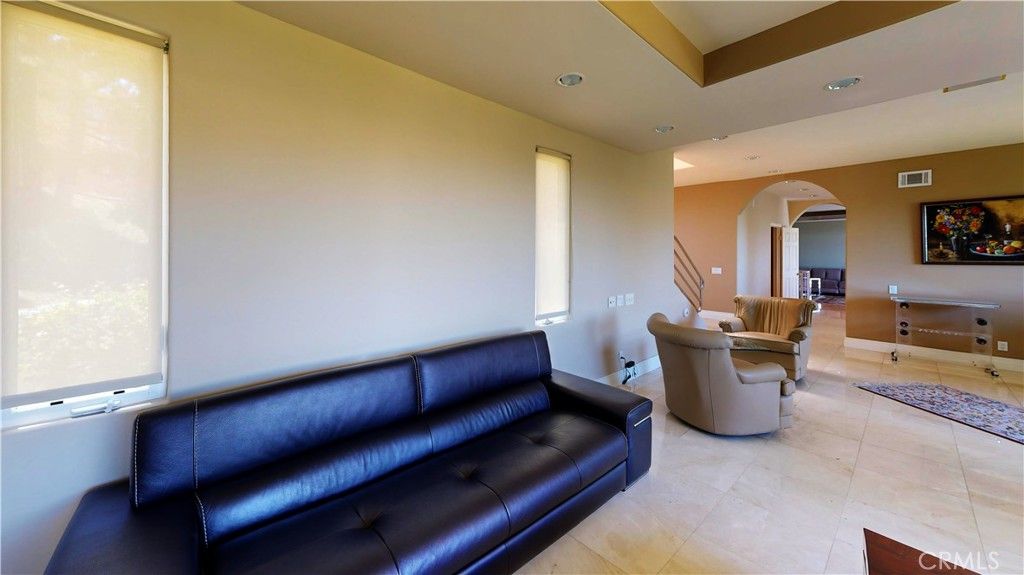 Image 13 of property listing at 4936 Llano, Woodland Hills, CA 91364
