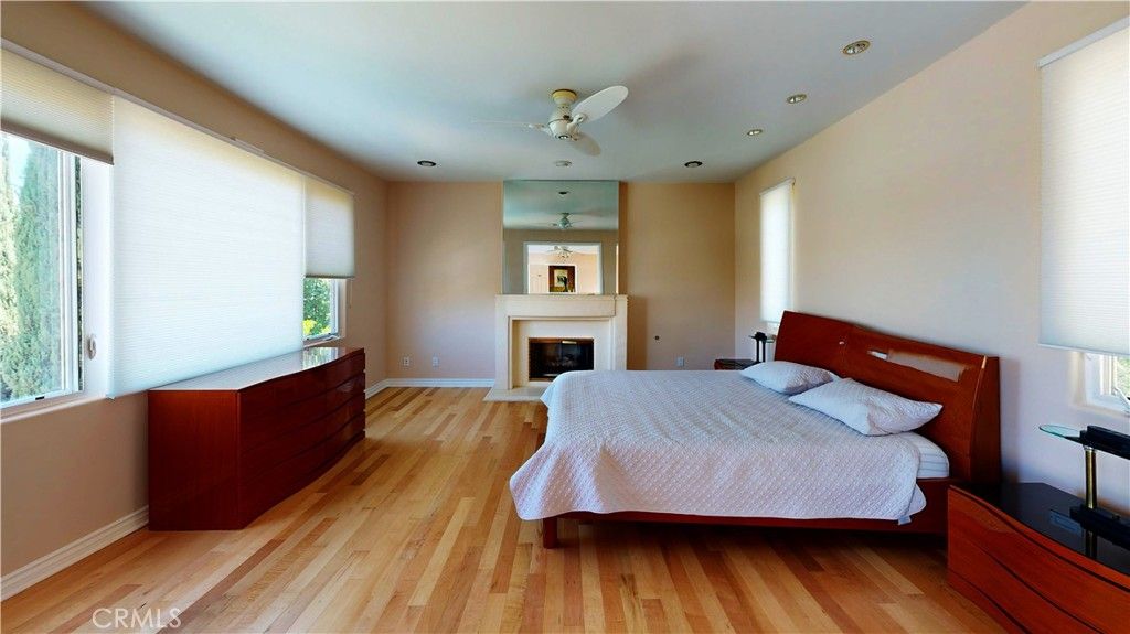 Image 17 of property listing at 4936 Llano, Woodland Hills, CA 91364