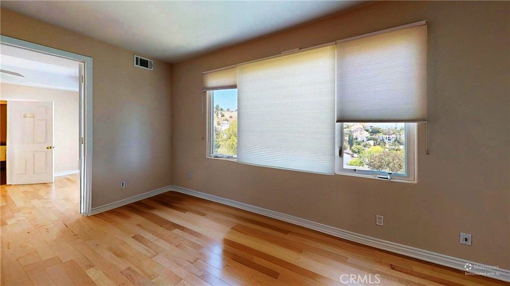 Image 23 of property listing at 4936 Llano, Woodland Hills, CA 91364