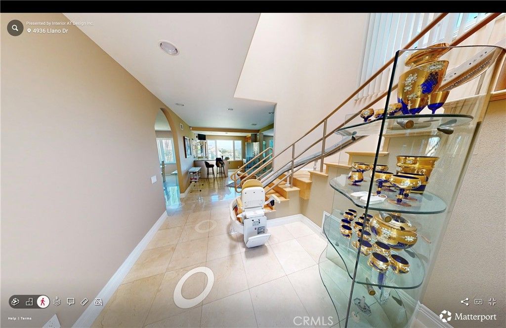 Image 3 of property listing at 4936 Llano, Woodland Hills, CA 91364