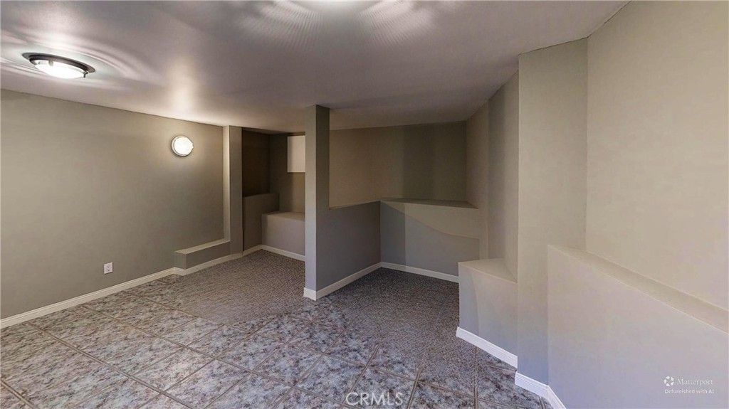 Image 32 of property listing at 4936 Llano, Woodland Hills, CA 91364