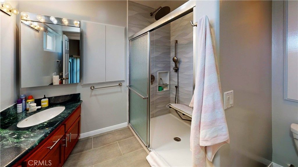 Image 34 of property listing at 4936 Llano, Woodland Hills, CA 91364