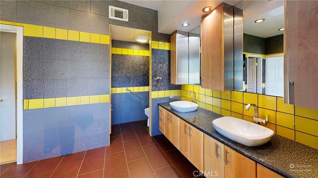 Image 36 of property listing at 4936 Llano, Woodland Hills, CA 91364