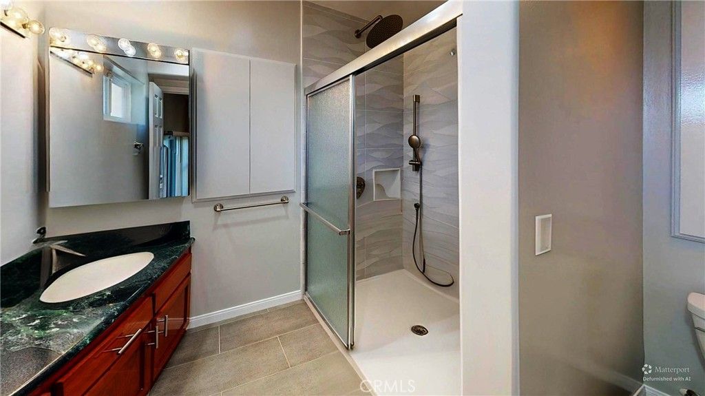 Image 38 of property listing at 4936 Llano, Woodland Hills, CA 91364