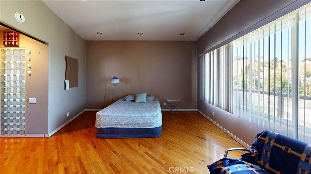 Image 46 of property listing at 4936 Llano, Woodland Hills, CA 91364