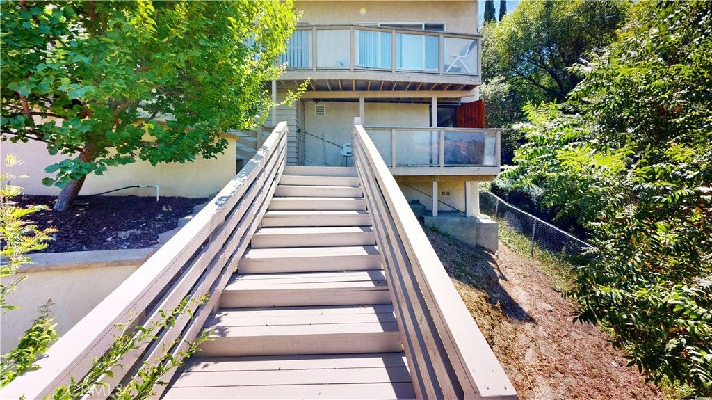 Image 49 of property listing at 4936 Llano, Woodland Hills, CA 91364