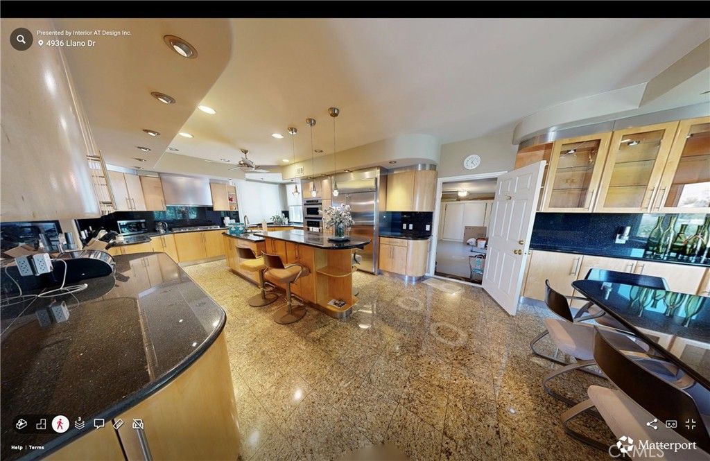 Image 8 of property listing at 4936 Llano, Woodland Hills, CA 91364