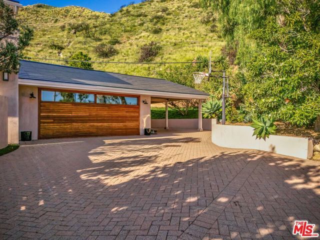 20207 Piedra Chica Road, Malibu, CA 90265