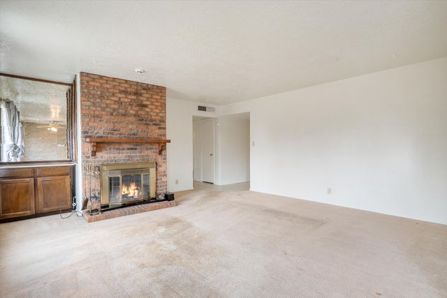 6505 MCKINNEY Drive NE, Albuquerque, NM 87109