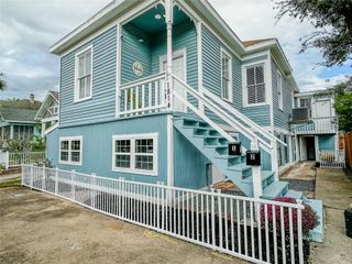 1814 33rd Street 1, Galveston, TX 77550