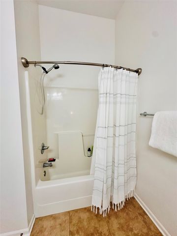 6350 Coachlight Drive 1304, West Des Moines, IA 50266