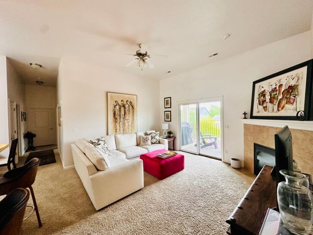 6350 Coachlight Drive 1304, West Des Moines, IA 50266