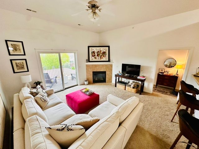 6350 Coachlight Drive 1304, West Des Moines, IA 50266