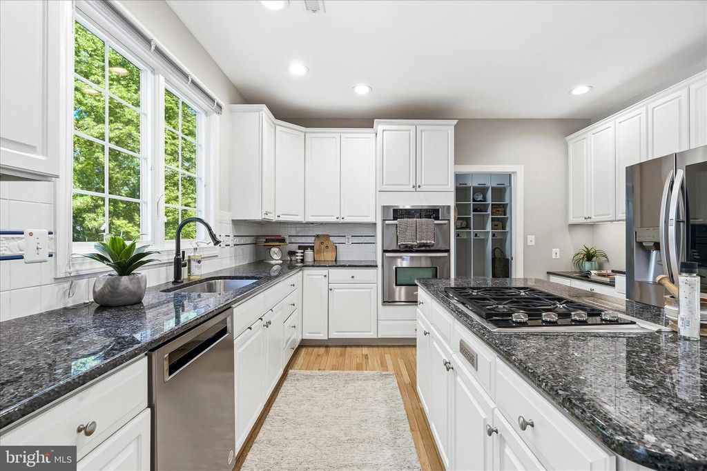 Image 27 of property listing at 10107 DAPHNEY HOUSE WAY, Rockville, MD 20850