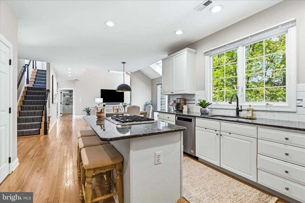 Image 29 of property listing at 10107 DAPHNEY HOUSE WAY, Rockville, MD 20850
