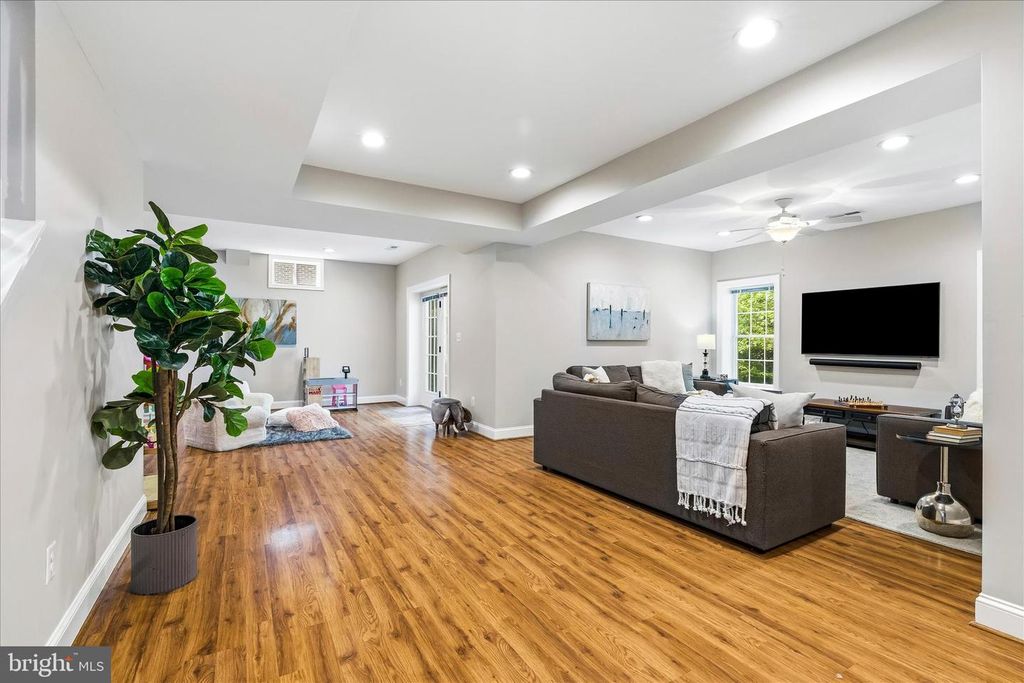 Image 53 of property listing at 10107 DAPHNEY HOUSE WAY, Rockville, MD 20850