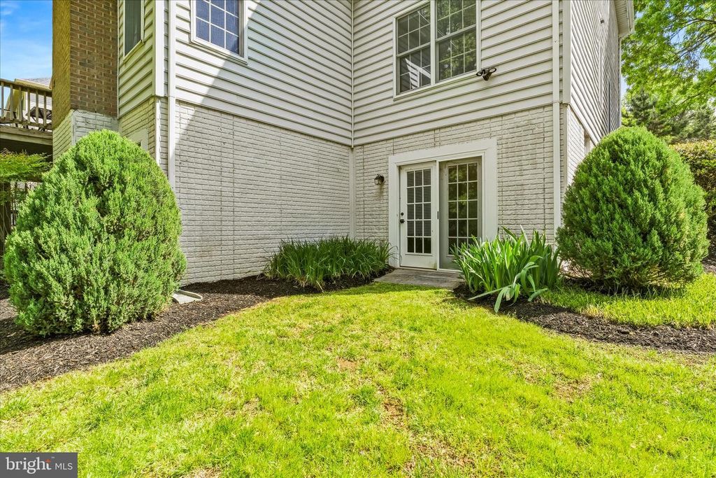 Image 70 of property listing at 10107 DAPHNEY HOUSE WAY, Rockville, MD 20850