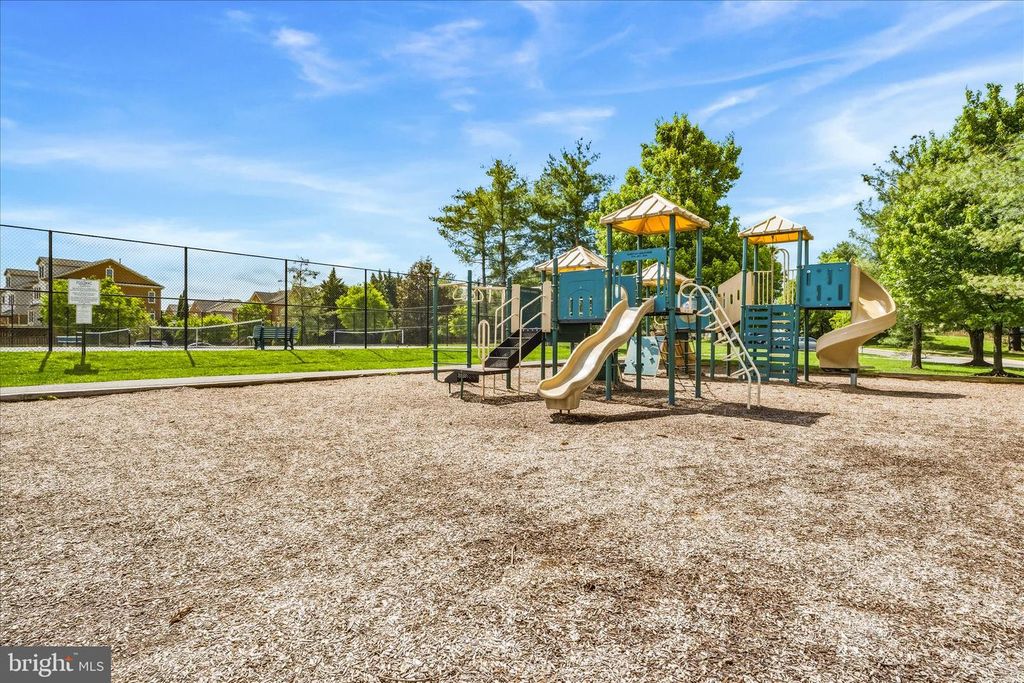 Image 77 of property listing at 10107 DAPHNEY HOUSE WAY, Rockville, MD 20850