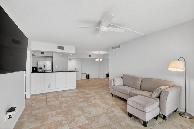 403 S Sapodilla Avenue 307, West Palm Beach, FL 33401