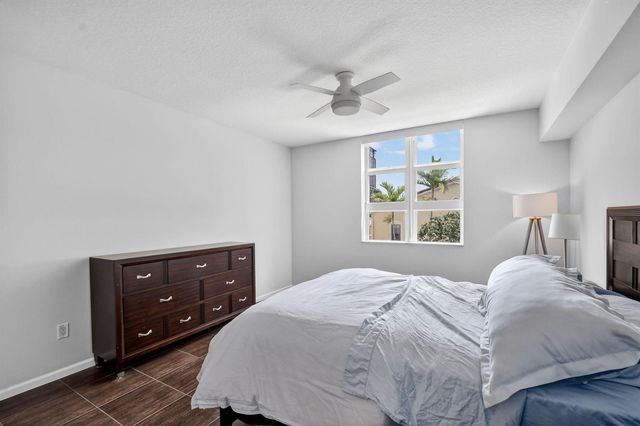 403 S Sapodilla Avenue 307, West Palm Beach, FL 33401