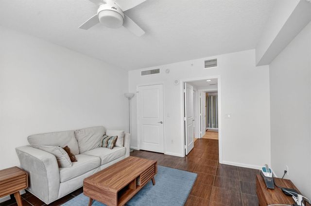 403 S Sapodilla Avenue 307, West Palm Beach, FL 33401