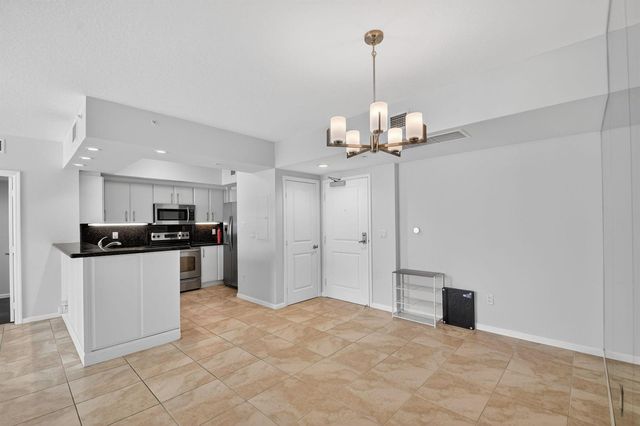 403 S Sapodilla Avenue 307, West Palm Beach, FL 33401