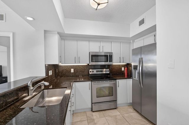 403 S Sapodilla Avenue 307, West Palm Beach, FL 33401