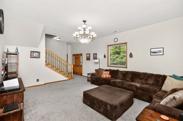 2500 Acorn Street, Norwalk, IA 50211