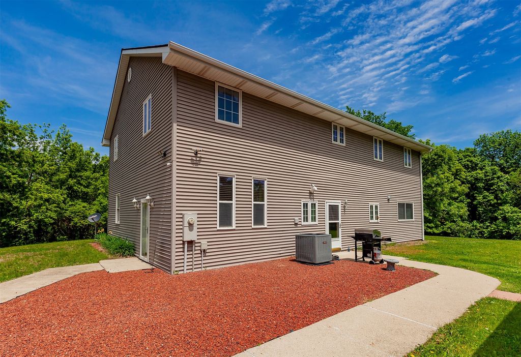 2500 Acorn Street, Norwalk, IA 50211